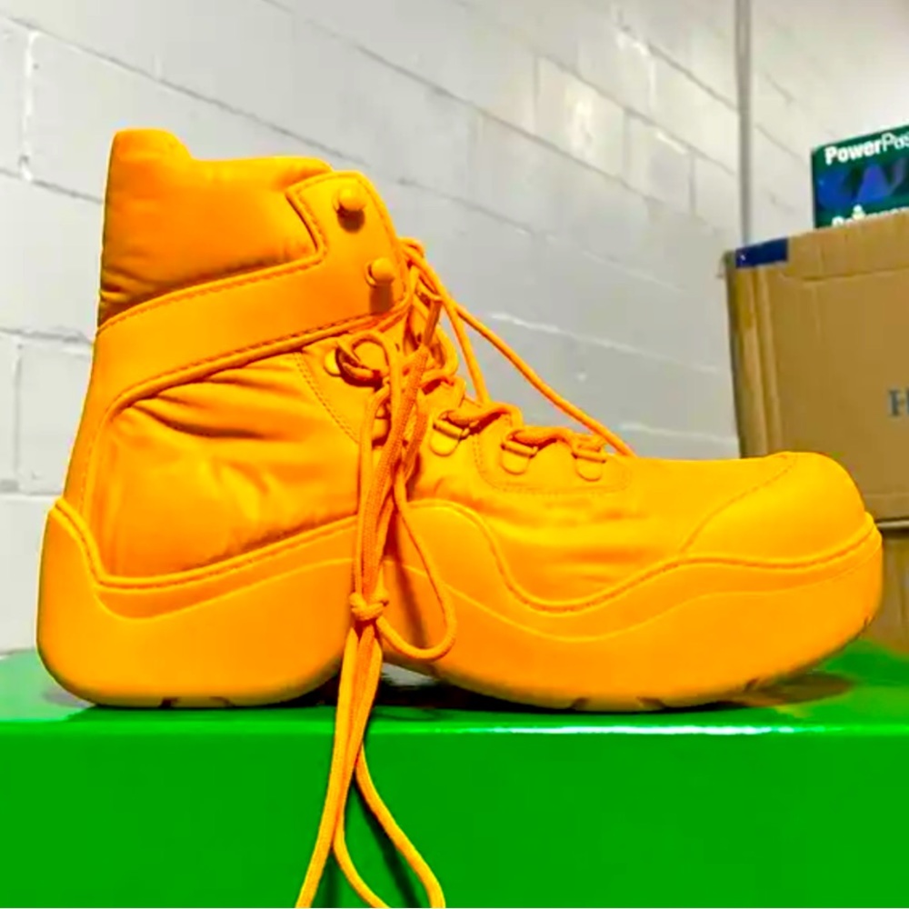 Bottega Veneta
Men's Puddle Bomber Boots
Tangerine size 12